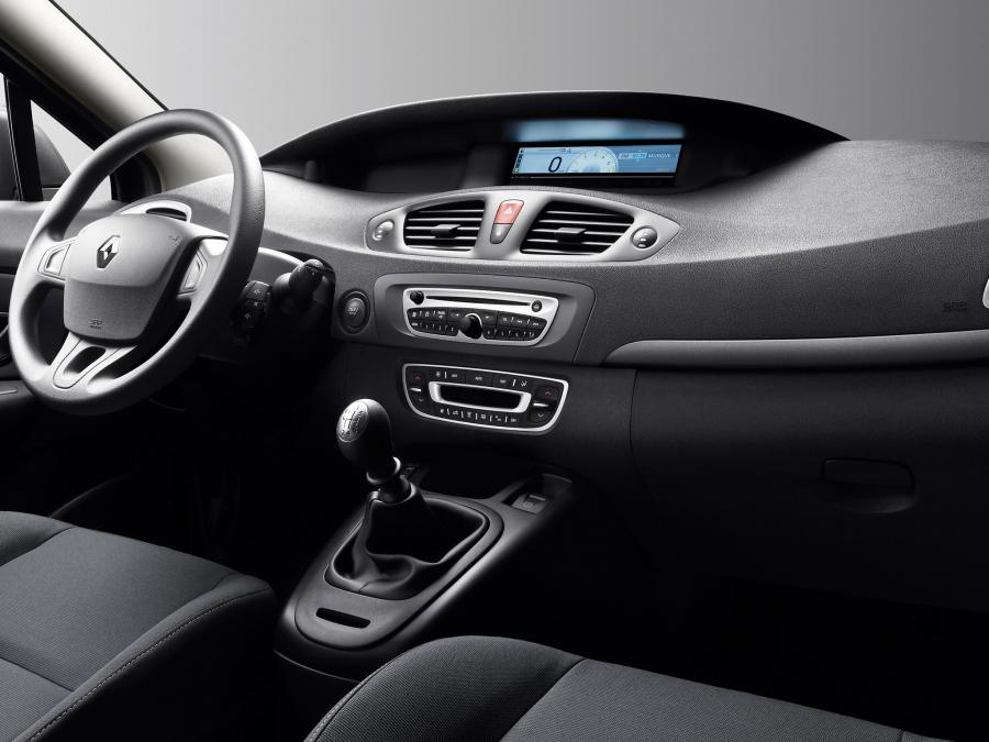 Интерьер Renault Scenic 2009 года  (фото 9 из 44)